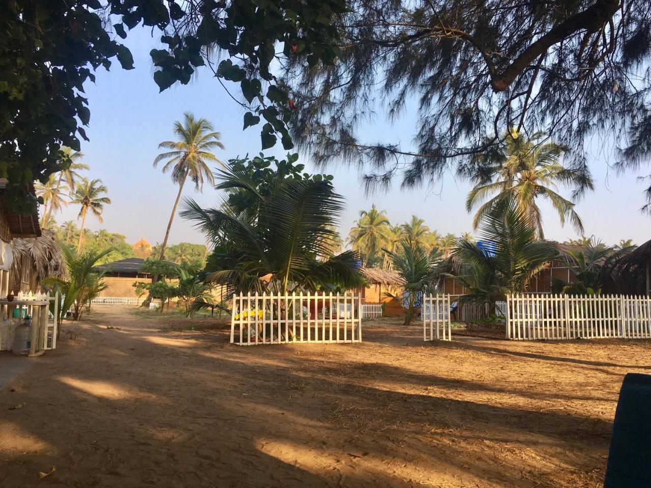 Basho Huts & Cafe Hotel Arambol Exterior photo